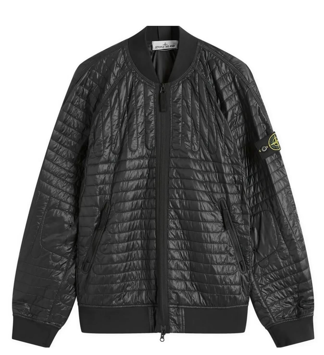 Stone Island bomber with PrimaLoft® Gold P.U.R.E™ insulation and recycled nylon for warmth and wind resistance.